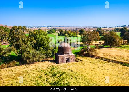 Rovine reale enclave nella città antica di Mandu nello stato indiano di Madhya Pradesh Foto Stock