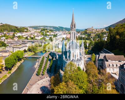 Santuario di Nostra Signora di Lourdes è una chiesa cattolica romana nella città di Lourdes in Francia Foto Stock