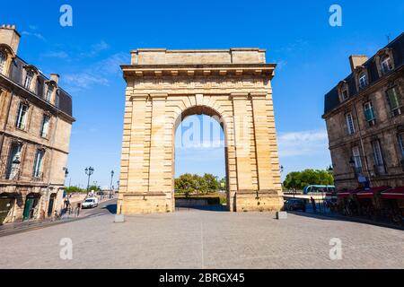 La porte Cailhau o Calhau Gate è un monumento situato nella città di Bordeaux in Francia Foto Stock