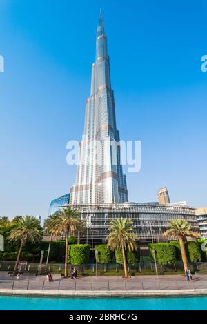 DUBAI, Emirati Arabi Uniti - 24 febbraio 2019: Burj Khalifa o Khalifa Tower è un grattacielo e l'edificio più alto del mondo a Dubai, Emirati arabi uniti Foto Stock