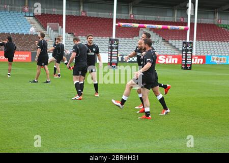 Prove di Jamie Laing del Chelsea per l'aiuto di Rugby per gli eroi 2015. La partita inaugurale di Rugby Aid, con ex giocatori internazionali, celebrità e membri di servizio delle forze armate, si è svolta allo stadio di Twickenham Stoop venerdì 4 settembre. La partita è stata mostrata in diretta su BT Sport e la consapevolezza attraverso lo sport del rugby , la comunità dei fan e la più ampia rete di giocatori professionisti per sostenere il personale militare che fa ritorno dal servizio militare alla vita civile . Foto Stock