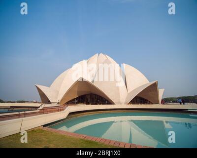 New Delhi, India - 28 novembre 2018: Persone che visitano il Tempio del Loto. Foto Stock