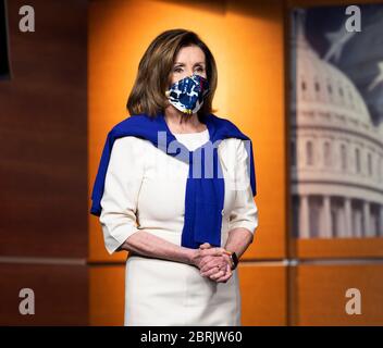 Washington, DC, Stati Uniti. 21 Maggio 2020. 21 maggio 2020 - Washington, DC, Stati Uniti: Altoparlante della casa NANCY PELOSI (D-CA) ad un evento stampa sull'anniversario dell'approvazione della Camera del diciannovesimo emendamento e le disposizioni di sicurezza di voto per posta e di elezione incluse nella legge sugli eroi. Credit: Michael Brochstein/ZUMA Wire/Alamy Live News Foto Stock