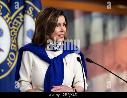 Washington, DC, Stati Uniti. 21 Maggio 2020. 21 maggio 2020 - Washington, DC, Stati Uniti: La Presidente della Camera NANCY PELOSI (D-CA) intervenendo ad un evento stampa sull'anniversario dell'approvazione della Camera del 19° emendamento e le disposizioni di sicurezza elettorale e di voto per posta incluse nella legge sugli Eroi. Credit: Michael Brochstein/ZUMA Wire/Alamy Live News Foto Stock