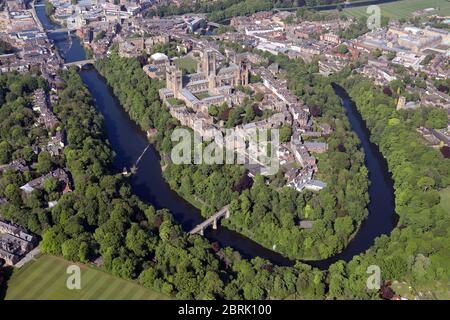 Vista aerea della città di Durham, che si trova in un anello del fiume Wear, contea di Durham Foto Stock