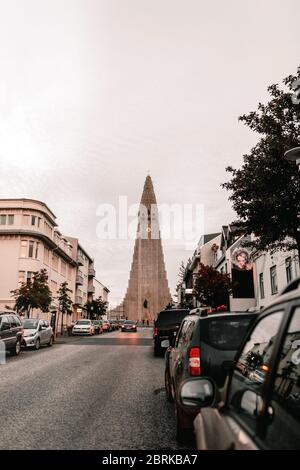 simbolo di reykyavik - cattedrale della città in via centro Foto Stock