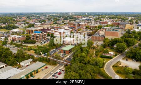 Una vecchia ferrovia traliccio è stata trasformata in una passerella pedonale in Clarksville TN Foto Stock