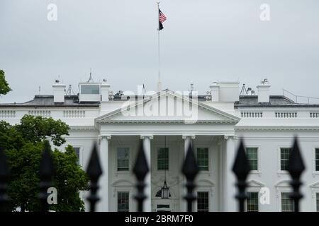 Washington, Stati Uniti. 21 Maggio 2020. Una visione generale della Casa Bianca a Washington, DC, il 21 maggio 2020 in mezzo alla pandemia di Coronavirus. Questa settimana, il numero di morti confermato negli Stati Uniti da COVID-19 è stato di 100,000, mentre molti stati spingono a riaprire le loro economie nonostante non soddisfare i requisiti raccomandati da esperti di sanità pubblica per una riapertura sicura. (Graeme Sloan/Sipa USA) Credit: Sipa USA/Alamy Live News Foto Stock