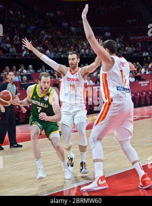 Joe Ingles (Australia) vs. Spagna. Pallacanestro FIBA World Cup Cina 2019, Semifinali Foto Stock