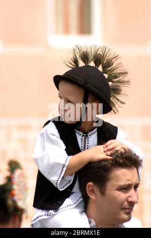 Festa tradizionale a Gura Raului, SB, Romania: Sarbatosarea Portului popolare. Foto Stock