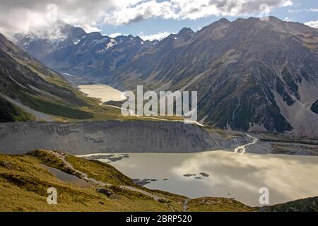 Vista su Sealy Tarns fino alla Hooker Valley Foto Stock