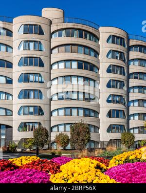 Esterno della Città di Fiume, progettato da Bertrand Goldberg Foto Stock