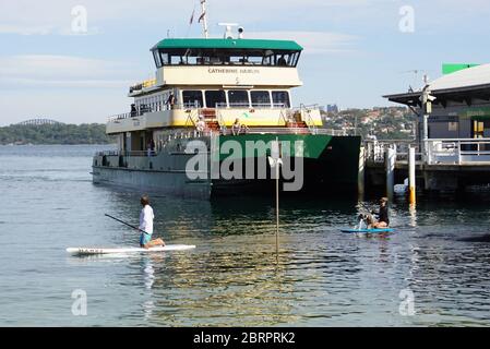 Attracco dei traghetti di Sydney al Watsons Bay Wharf Foto Stock