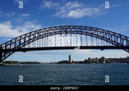 Primo piano dell'Arco del Ponte del Porto di Sydney a bordo di un traghetto Foto Stock