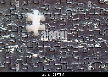 Dettagli pezzi di seghetto alternativo. Puzzle incompiuto. Pezzo mancante Foto Stock