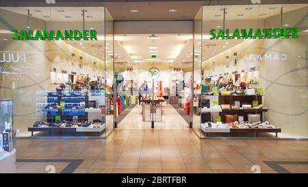 Gyor Ungheria 03 17 2020: Ingresso di un negozio di salamandri nell'arkad di Gyor. Foto Stock