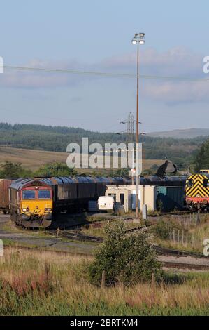 66172 "Paul Melleney" con UN MGR e 08613 alla laveria di Onllwyn. Foto Stock