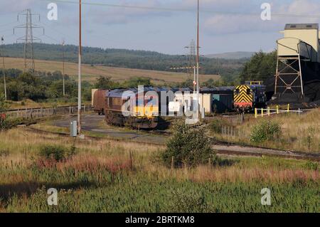 66172 "Paul Melleney" con UN MGR e 08613 alla laveria di Onllwyn. Foto Stock