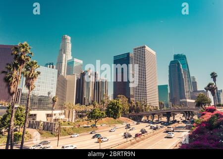 Vista panoramica sul centro di Los Angeles, California, USA, sulla Route 110, in tonalità retrò vintage Foto Stock