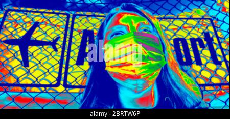 Scanner termico che rileva le persone infette con Covid-19. Concetto di controllo della diffusione del coronavirus. Foto Stock