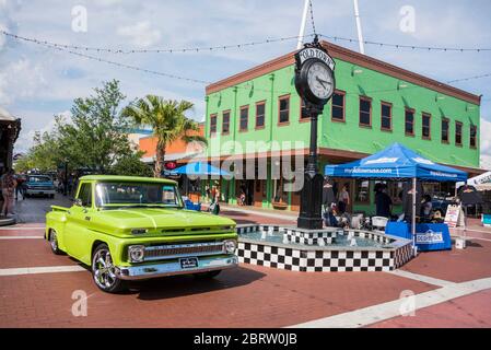 Chevrolet alla crociera settimanale dell'automobile di sabato nella città vecchia di Kissimmee, Florida, Stati Uniti. Foto Stock