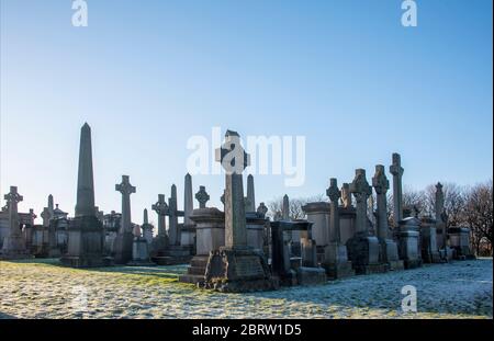 Cimitero della necropoli di Glasgow in inverno. Foto Stock