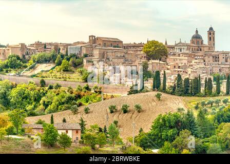 Skyline storico di Urbino nelle Marche Foto Stock