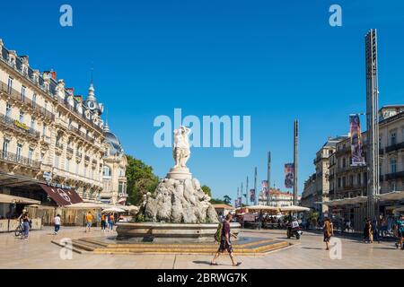 MONTPELLIER, FRANCIA - 19 SETTEMBRE 2019: Una vista sulla Place de la Comedie a Montpellier, la piazza principale della città, highligg Foto Stock