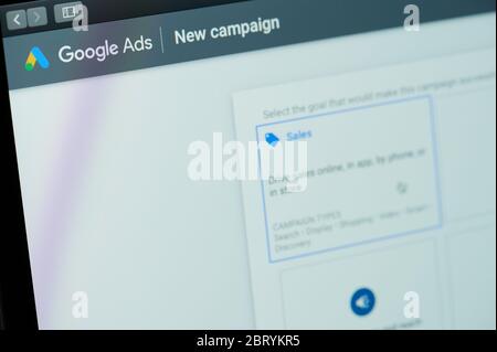 New-York , USA - 22 maggio 2020: Creazione di annunci google nuova campagna primo piano vista sullo schermo del portatile Foto Stock
