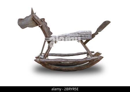 Cavallo dondolo fatto di legno isolato su sfondo bianco. Foto Stock