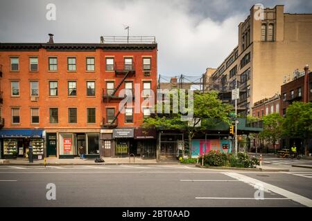 Edifici e magazzini nel quartiere Chelsea di New York lunedì 18 maggio 2020. New York state Gov. Andrew Cuomo ha prorogato la moratoria statale sugli sfratti fino ad agosto. (© Richard B. Levine) Foto Stock