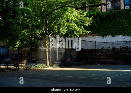 Parco chiuso nel quartiere Chelsea a New York sabato 16 maggio 2020. (© Richard B. Levine) Foto Stock