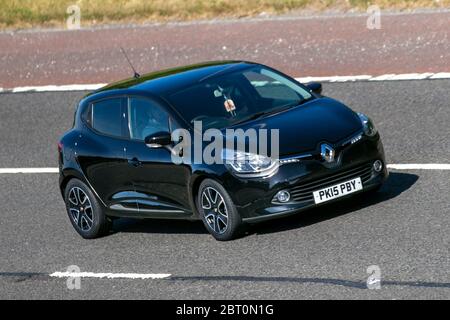 2015 nero Renault Clio D-QUE M-Nav Energy T; veicoli veicolari, veicoli stradali, motori, motori sull'autostrada M6 Foto Stock