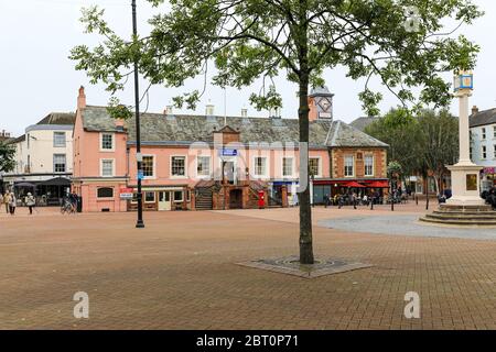 Il vecchio municipio, ora il Centro di informazione Turistica della città, nel centro di Carlisle, Cumbria, Inghilterra, Regno Unito Foto Stock