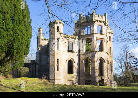 Rovina del Priorato di Cambusnethan conosciuto anche come Casa di Cambusnethan situata a Wishaw, Lanarkshire del Nord, Scozia, costruita nel 17 ° secolo Foto Stock