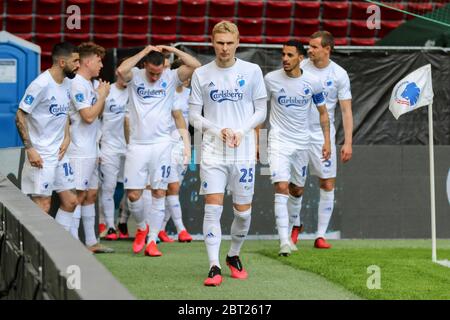 Copenaghen, Danimarca. 22 maggio 2020. I giocatori del FC Copenhagen entrano in campo per la partita di allenamento tra il FC Copenhagen e l'OB a Telia Parken. Dalla prossima settimana la Superliga danese si riavvierà ma senza tifosi sugli stadi a causa dello scoppio del virus Corona. (Photo Credit: Gonzales Photo/Alamy Live News Foto Stock