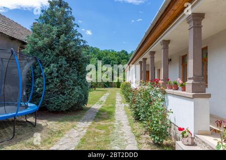 Casa vacanze con veranda in villaggio Szomolya vicino Eger, Ungheria Foto Stock