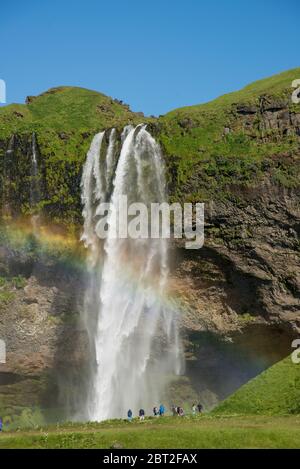 arcobaleno alla cascata Seljalandfoss in Islanda Foto Stock