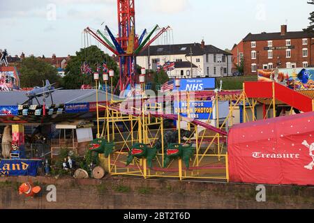 Stourport, Worcestershire, Regno Unito. 22 maggio 2020. Il terreno della fiera di Riverside sulle rive del fiume Severn a Stourport è desertato alla vigilia di un fine settimana tradizionalmente occupato di festa della Banca e di un semestre scolastico. Le giostre sono ripiegate e dormienti quando normalmente brulica con bambini e adolescenti alla ricerca di emozioni. Credit: Peter Lopeman/Alamy Live News Foto Stock