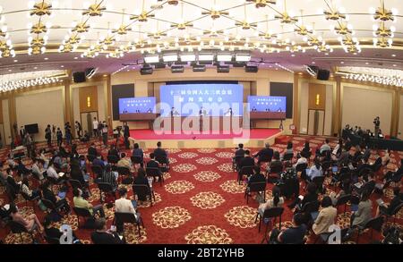 Pechino, Cina. 21 Maggio 2020. La terza sessione del XIII Congresso Nazionale del Popolo si svolge presso la sala conferenze stampa, E i giornalisti si rivolgerono domande al Media Center attraverso video online per la salute pubblica durante le epidemie di COVID-19 a Pechino, Cina il 21 maggio 2020.(Photo by TPG/cnsphotos) (Photo by Top Photo/Sipa USA) Credit: Sipa USA/Alamy Live News Foto Stock