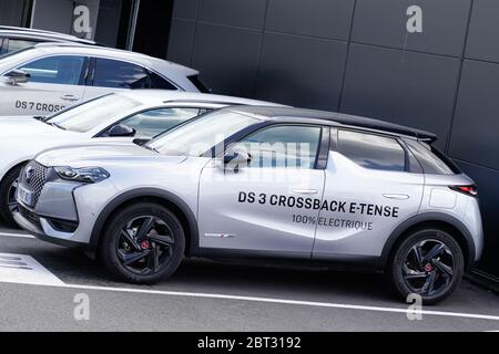 Bordeaux , Aquitaine / Francia - 05 05 2020 : DS3 Crossback e-tense parcheggio elettrico in concessionaria ds Foto Stock