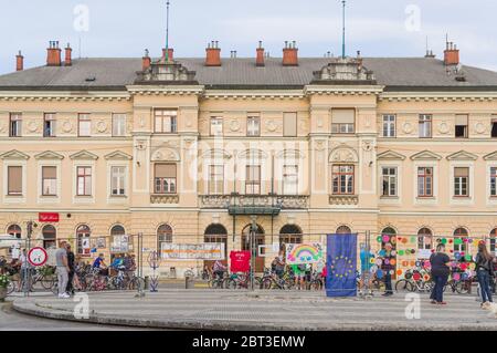 Gorizia, Italia (22/5/2020) - la fance si elevò al confine tra Gorizia (Italia) e Nova Gorica (Slovenia) sotto il comando Covid-19 Foto Stock
