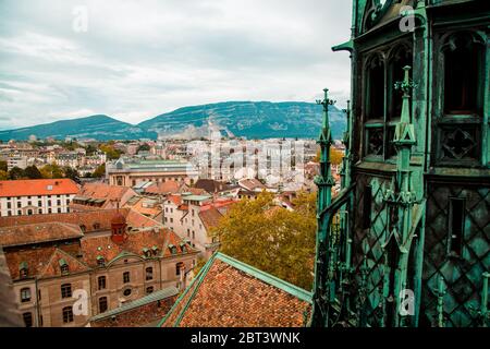 Ginevra, Svizzera: Panorama della città visto dalla torre gotica della Cattedrale di San Pietro Foto Stock