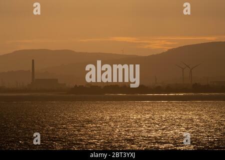 Uskmouth B Power Station, Newport, Galles, Regno Unito. 16 maggio 2020. Uskmouth B centrale elettrica vicino Newport al tramonto. Nel 2006, la stazione fu utilizzata come locale Foto Stock