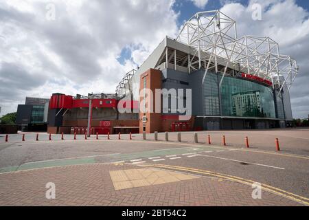 Manchester, Regno Unito. 22 maggio 2020. Foto scattata il 22 maggio 2020 mostra una vista dell'Old Trafford Stadium di Manchester United a Manchester, Gran Bretagna. Secondo la BBC, Manchester United ha detto che la pandemia del coronavirus ha costato loro un iniziale 28 milioni di libbre - e si aspettano che la cifra finale sia molto più alta. Credit: Jon Super/Xinhua/Alamy Live News Foto Stock