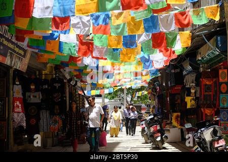 Kathmandu Nepal - ingresso allo Stupa Kaathe Swyambhu Shree GAH Chaitya Foto Stock