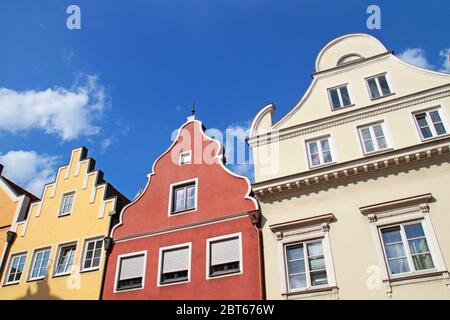 scuderie di case colorate a Donauwörth Foto Stock
