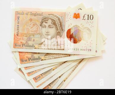 Il retro di dieci sterline inglesi si è soschito fuori su sfondo bianco Foto Stock
