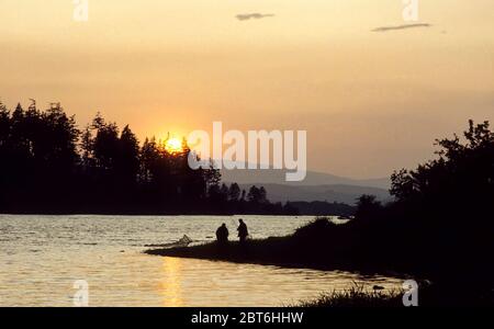 Corso di pesca a Loch Ken al tramonto, Galloway Foto Stock