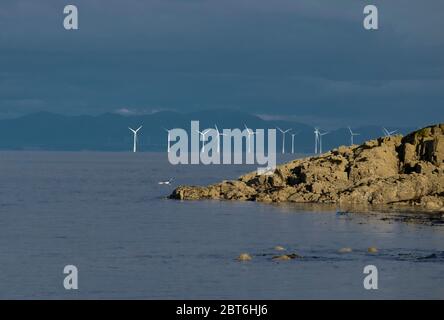 Robin Rigg Wind Farm da Balcony Bay, Solway Firth Foto Stock